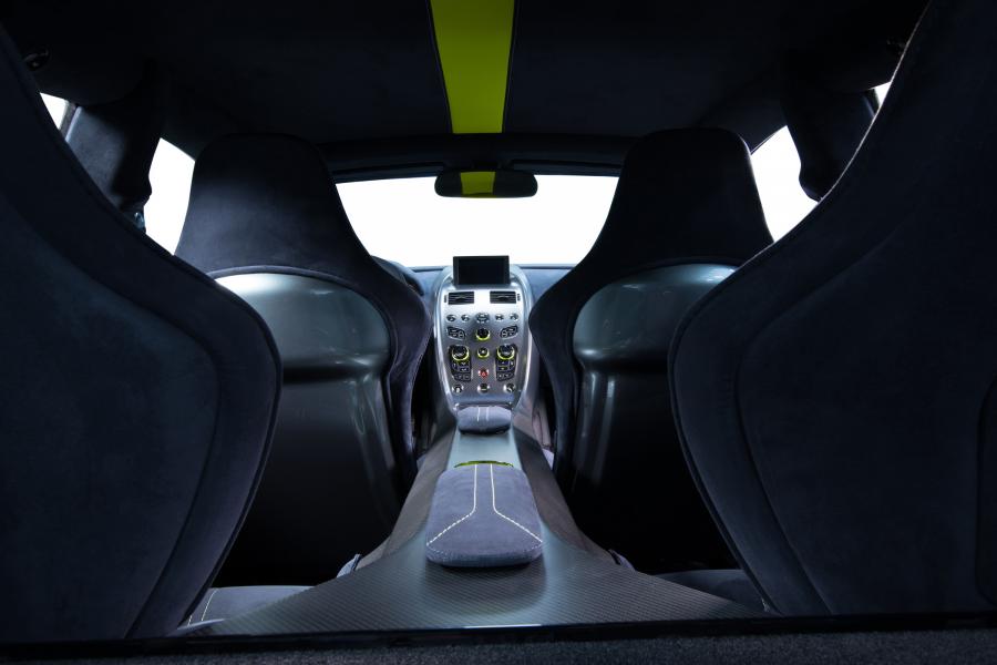Интерьер Aston Martin Rapide AMR 2017 года  (фото 1 из 32)